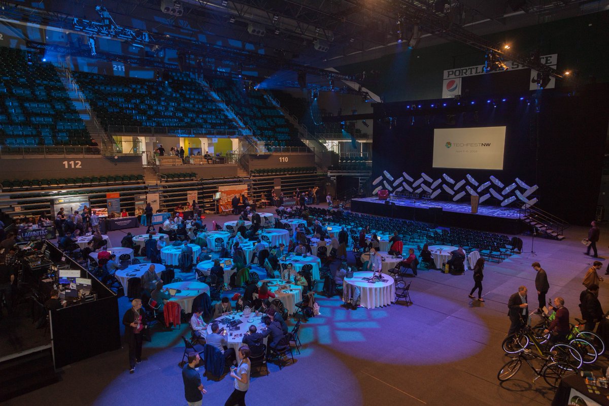 ErinMerz's tweet photo. At @tfnw, @karaswisher mentioned that the Viking Pavilion is an interesting venue and that she's not a sports fan. Loved to then see that her town hall with @tim_cook was in a high school gym 🏀👩‍💻 #tfnw18 #apple https://t.co/T91ReW67gi
