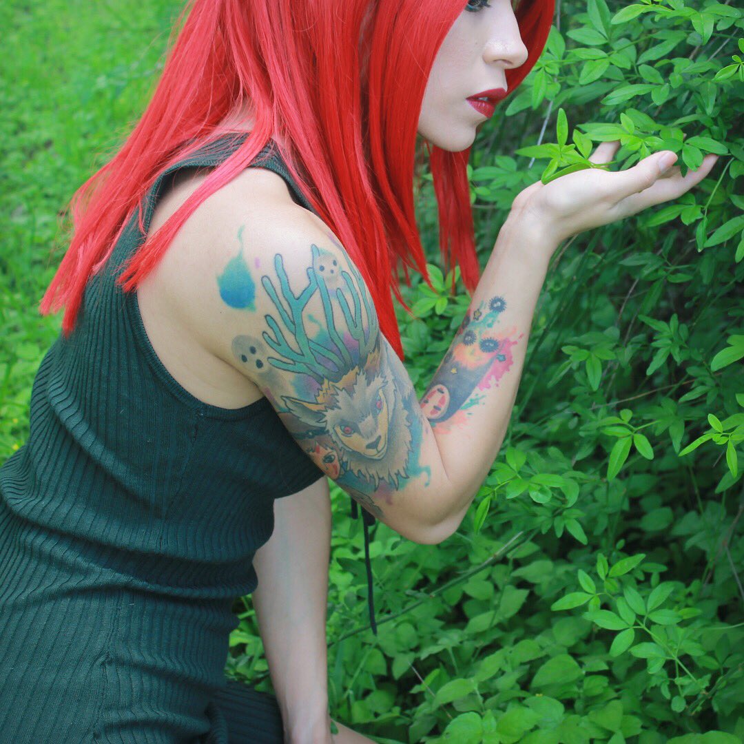 CatalinaCosplay's tweet photo. Ivy...fashionably looking after her children.. haha #poisonivy #easycosplay #cosplayer #dc #redpumps #redheels #loveshoes #demlegsdoe #kissoflife #getitgirl #atx #tattedcosplayer #tattedgirl https://t.co/Scog85ZE73