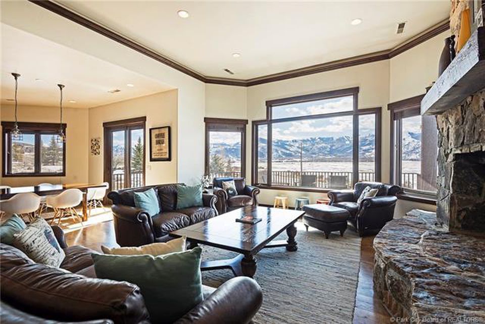 parkcityagent's tweet photo. Quite a unique opportunity to purchase a piece of #Olympic property. Lindsey Vonn is looking to sell her beautiful ski chalet in #ParkCity. Check out this interesting look into this great house courtesy of @observer https://t.co/g7Lm1naz4L #ParkCity #LifeElevated https://t.co/ZjkxmudAI1