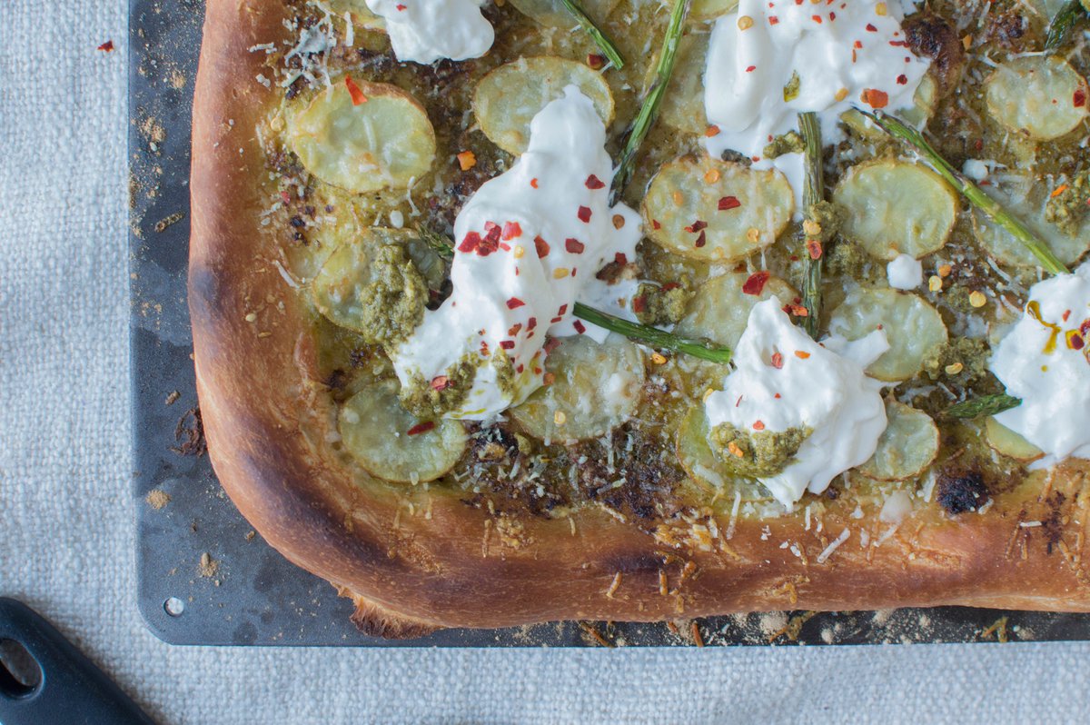 Komal_Lalwani's tweet photo. So, I made a spring-inspired pizza. And it is SO. FREAKING. GOOD. Check it out here: https://t.co/dMHJUt4CvF
#yum #kayskitchen #pizza #foodblog https://t.co/KijHmlR85j