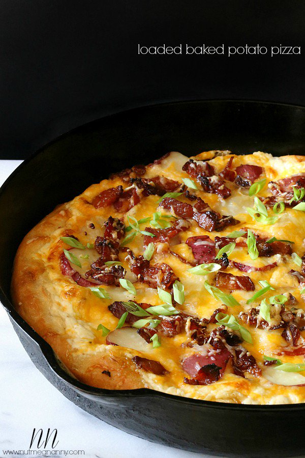 eatthepizzashow's tweet photo. Load up your pizza like you would a baked potato with this crazy deep dish skillet pizza recipe! 🍕🥔🍕

https://t.co/Vzocsrlrnh

#holyyum #eatthepizza https://t.co/9JPjL91s53