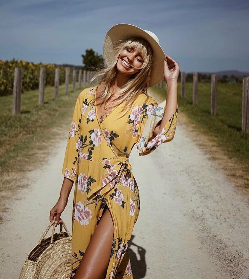 BlossMedia's tweet photo. Die rok van @CottonOn is pragtig! Gedra deur @SaashaBurns 

 #repost #bloss #blossmag #blossmagazine #magazine #fashion #floral #flowers #plattelandsesjarme #cottonon  #fashioneditor @amorvdg https://t.co/ZQgBcOmwoR