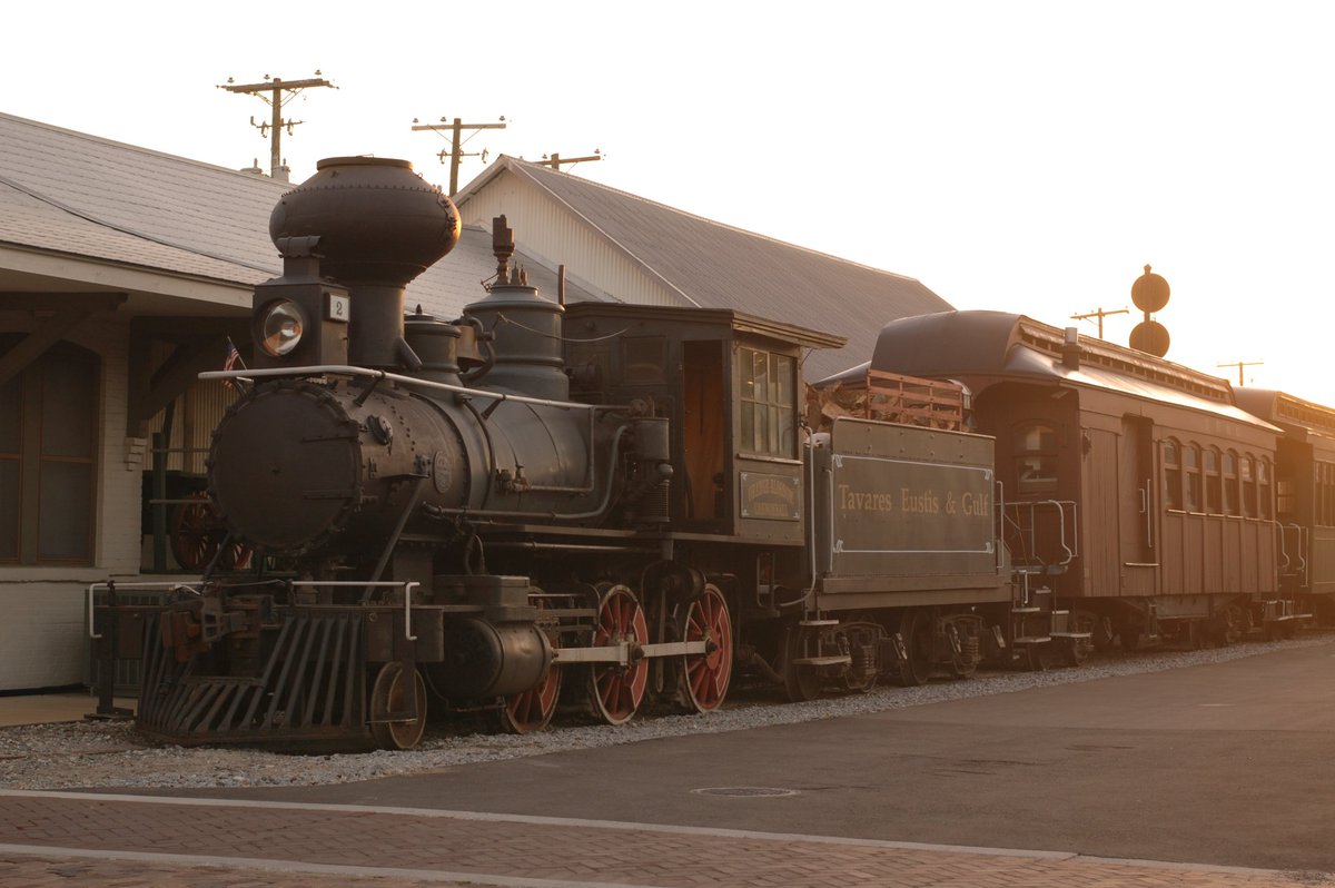 HistoricWG's tweet photo. Flashback to April 2014 - the Orange Blossom Cannonball, a 1907 steam-powered locomotive, made a special excursion to our historic Winter Garden Station. https://t.co/yzVmNWN2cR