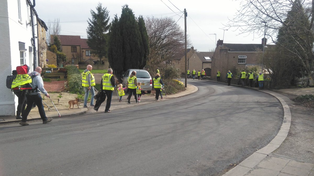 LWYLRotherham's tweet photo. Thorpe Hesley "team" today
@LWYLRotherham @RMBCPress @KeepBritainTidy @Litterpickers https://t.co/NfZN6ZY7Ol