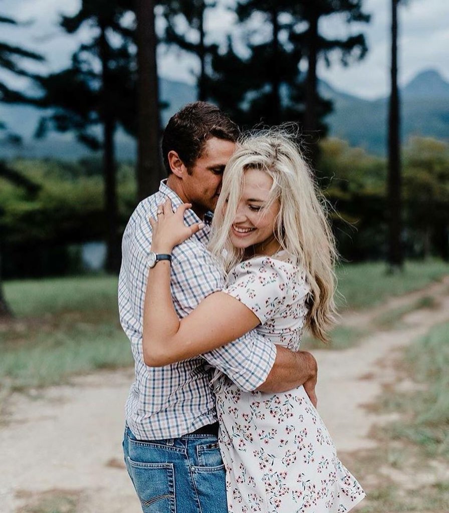 BlossMedia's tweet photo. Love captured by the amazing talented Liezel Volschenk | Elisma van Noordwyk

#repost #bloss #blossmag #blossmagazine #photography #photographer #love #couplegoals #plattelandsesjarme https://t.co/nUkNGSMNse