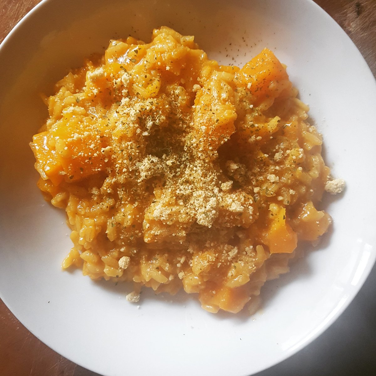 Butternut squash risotto for tea tonight..sprinkled with a bit of my homemade vegan parmesan 💚#vegan #veganfood #plantpower