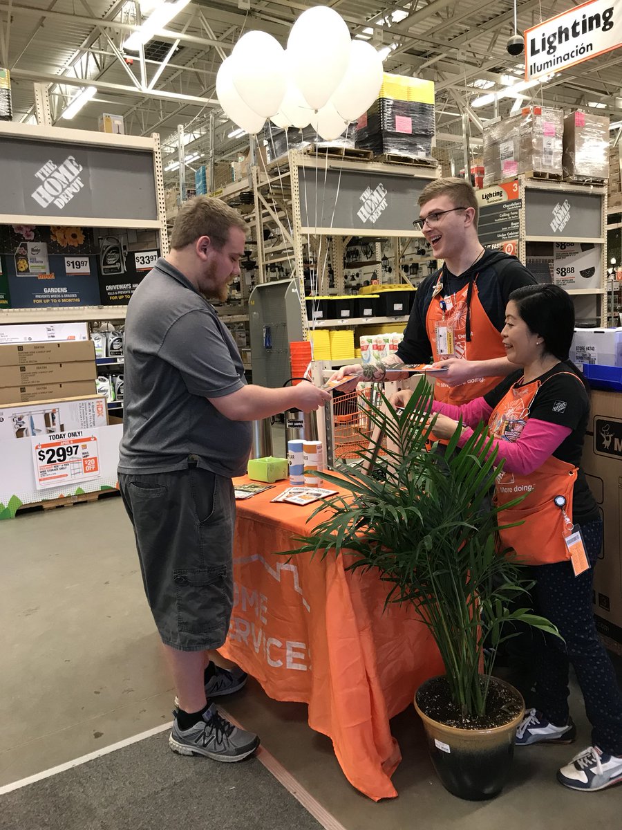 Nadinegiggles9's tweet image. Driving Credit today! Thank you Rhey, Jacob and Tuesday in assisting in reaching our goal! #thd4740 @JamesTHD4740 @Patterson4740 @KiernanTamara