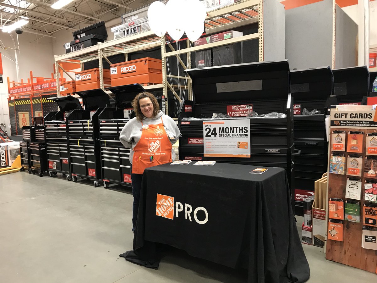 Nadinegiggles9's tweet image. Driving Credit today! Thank you Rhey, Jacob and Tuesday in assisting in reaching our goal! #thd4740 @JamesTHD4740 @Patterson4740 @KiernanTamara