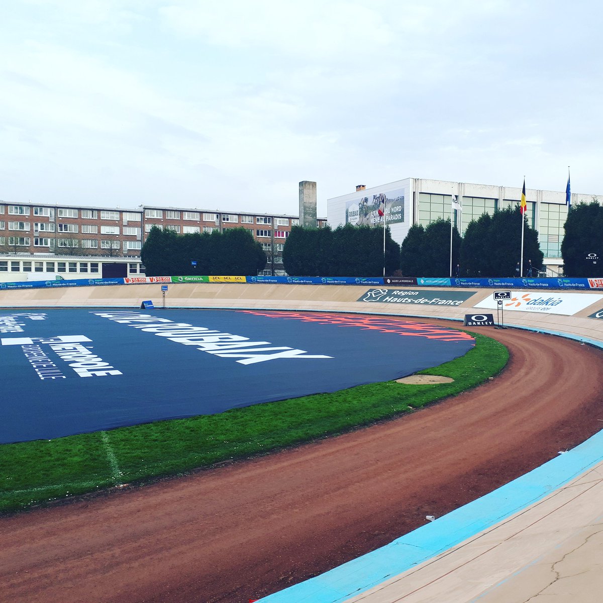 Doublet_fr's tweet photo. Superbe #tifo xxl made by @Doublet_Events : plus de 2000 m2 de visibilité! @MEL_Lille #signage #events #cycling @Paris_Roubaix https://t.co/RGdPsELbFn