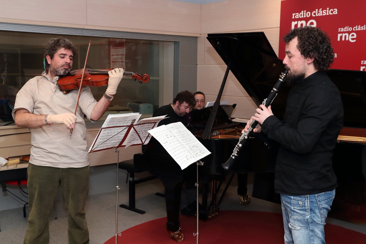 cafezm's tweet photo. 🎹   Hoy a las 20h repetición de @Estudio_206 en @radioclasica con el #TrioMusicalis en su décimo aniversario interpretando obras de #Torres #Schumann #Khachaturian y #Piazzolla 🎧
Si no pudiste escucharlos el viernes, ¡no te los puedes perder! 🎻 https://t.co/7UMPdHwe2N