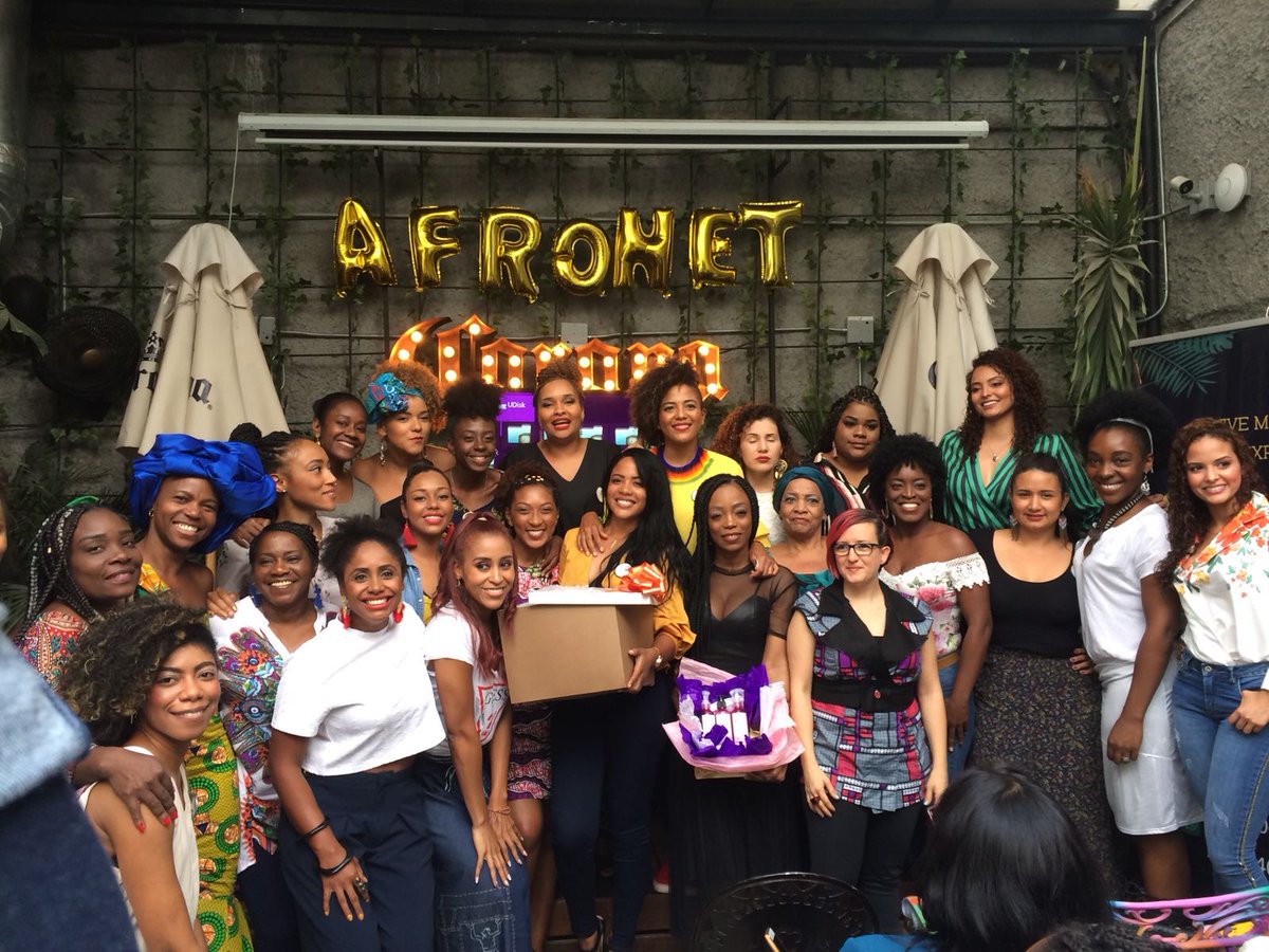 RevistaViveAfro's tweet photo. #EnImagenes Lanzamiento en #Medellín de la red de mujeres afro emprendedoras #AfroNet https://t.co/JHmxykll1U