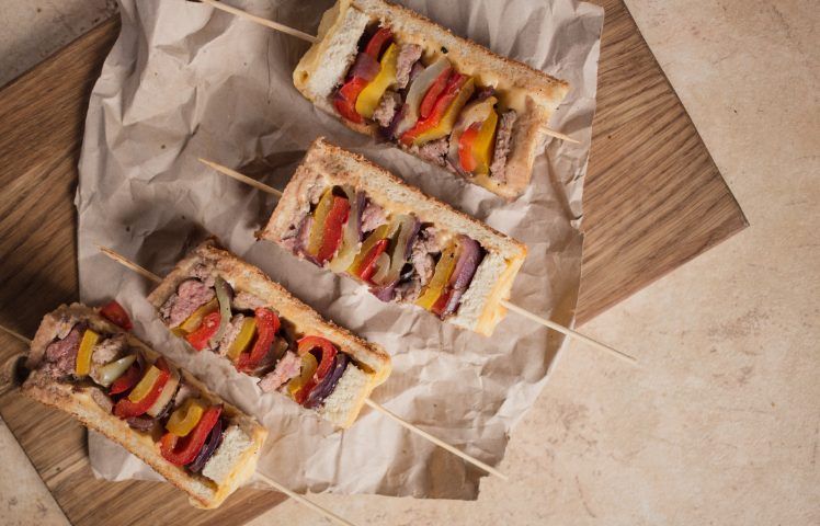 BurritoBar2's tweet photo. Easy Cheesesteak #recipe 
(video)

#Foodie #Meals #party 
https://t.co/3hUuq5rbg2 https://t.co/Y5U3t7zXNo