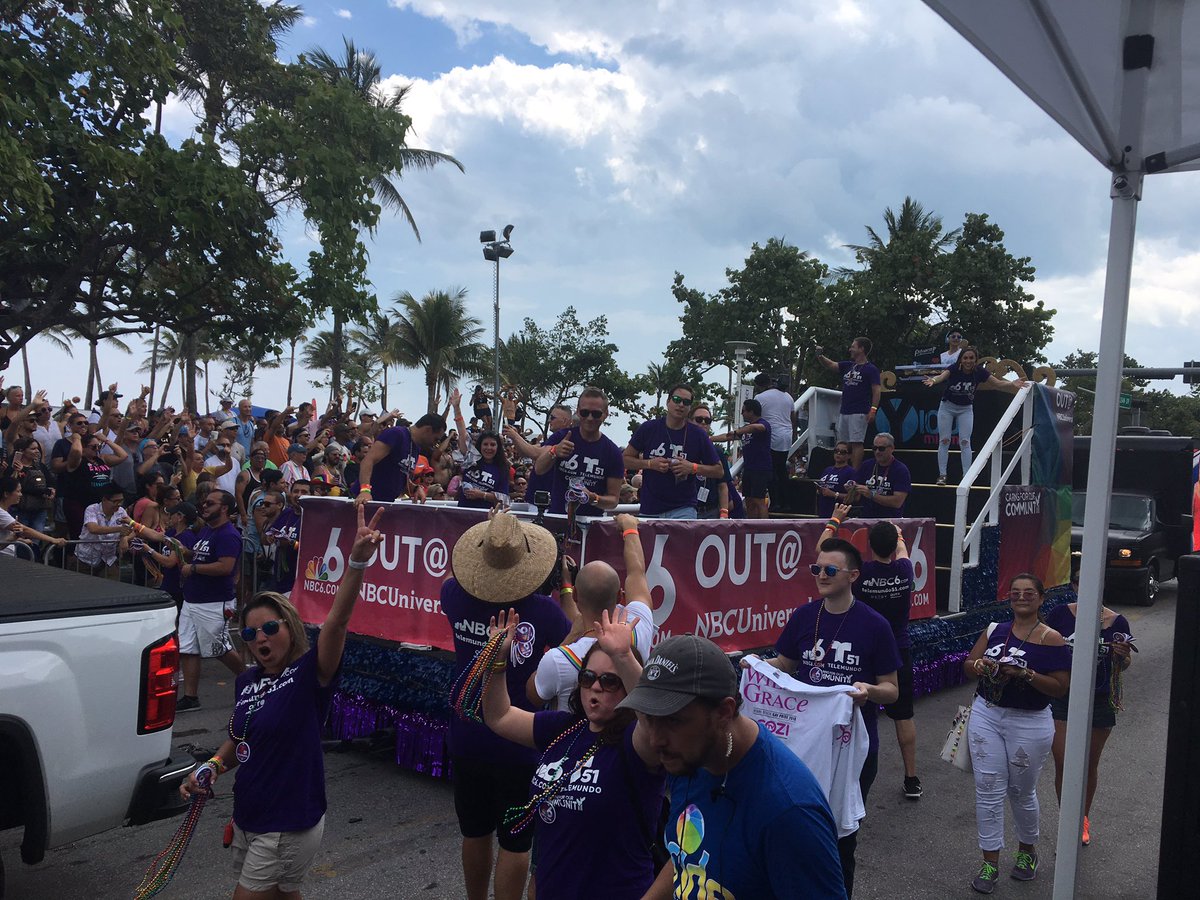 StephanieTVNews's tweet photo. @RoxyNBC6 is this year's ally grand marshal! And, once again, @nbc6 has a float! #Pride2018 https://t.co/SgWZxHpPf6