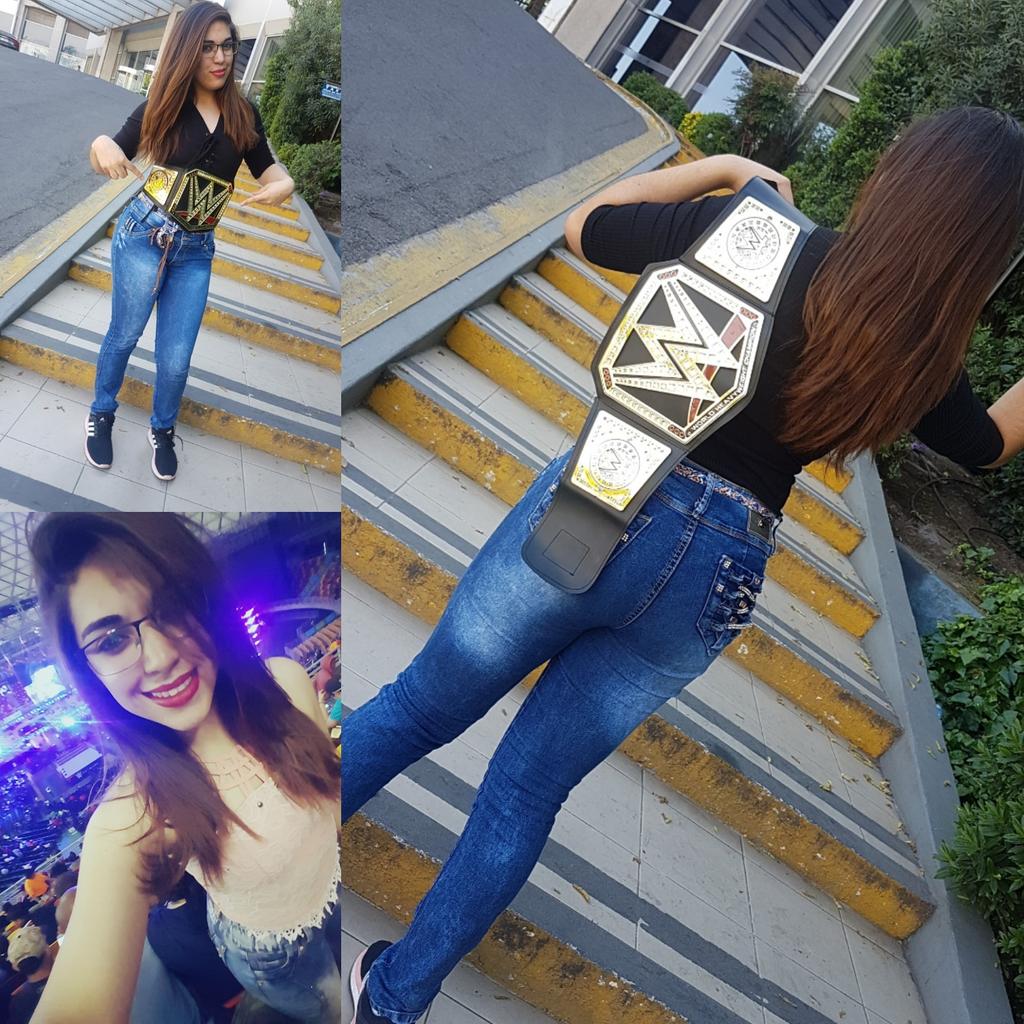 dy_darinkitha's tweet photo. Hoy #WrestleMania34 🤗 #wwe esperando a @WWERomanReigns #romanreigns #romanreignsempire #wwe #WWEWrestleMania34 .
.
.
#instalike #instachile #instawwe #empire #RomanEmpire https://t.co/yi6c0LOQhp