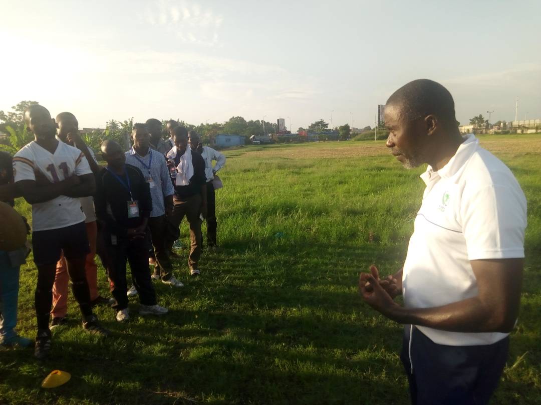 fecorugby2's tweet photo. FORMATION AVEC CHARLES YAPO au stade de rugby au Stadium Tata Raphael https://t.co/jvpErXRiAi