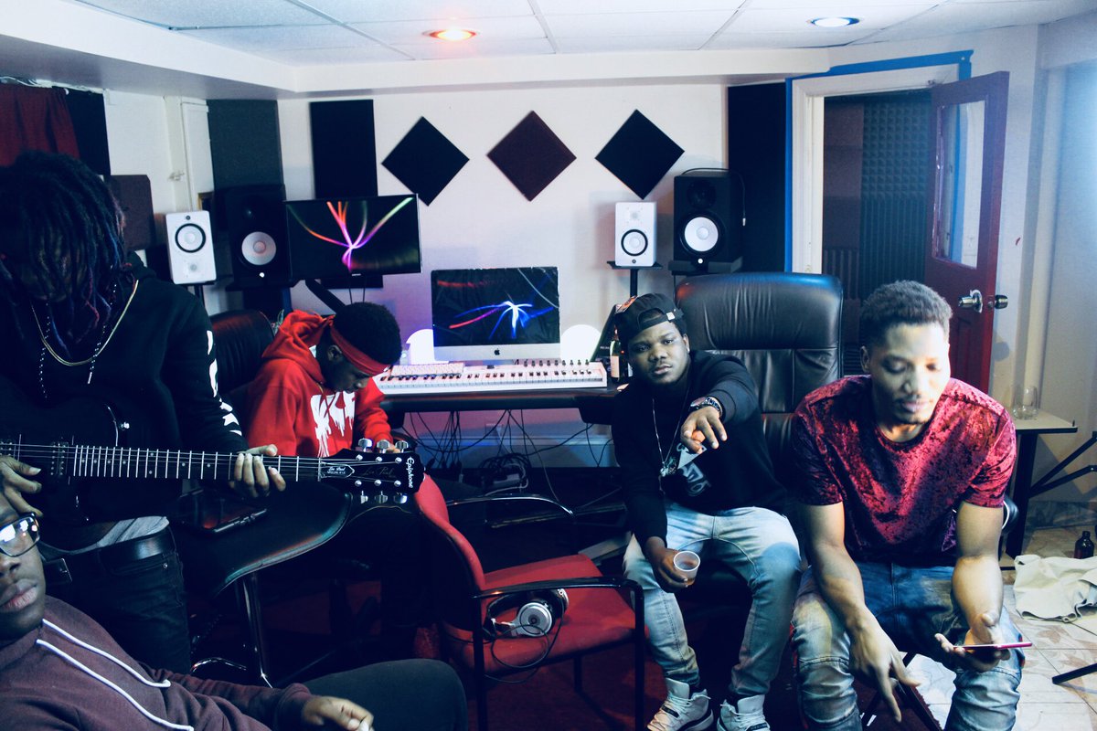 MrJdkey's tweet photo. #mms509 studio session https://t.co/1oEEaakwqL