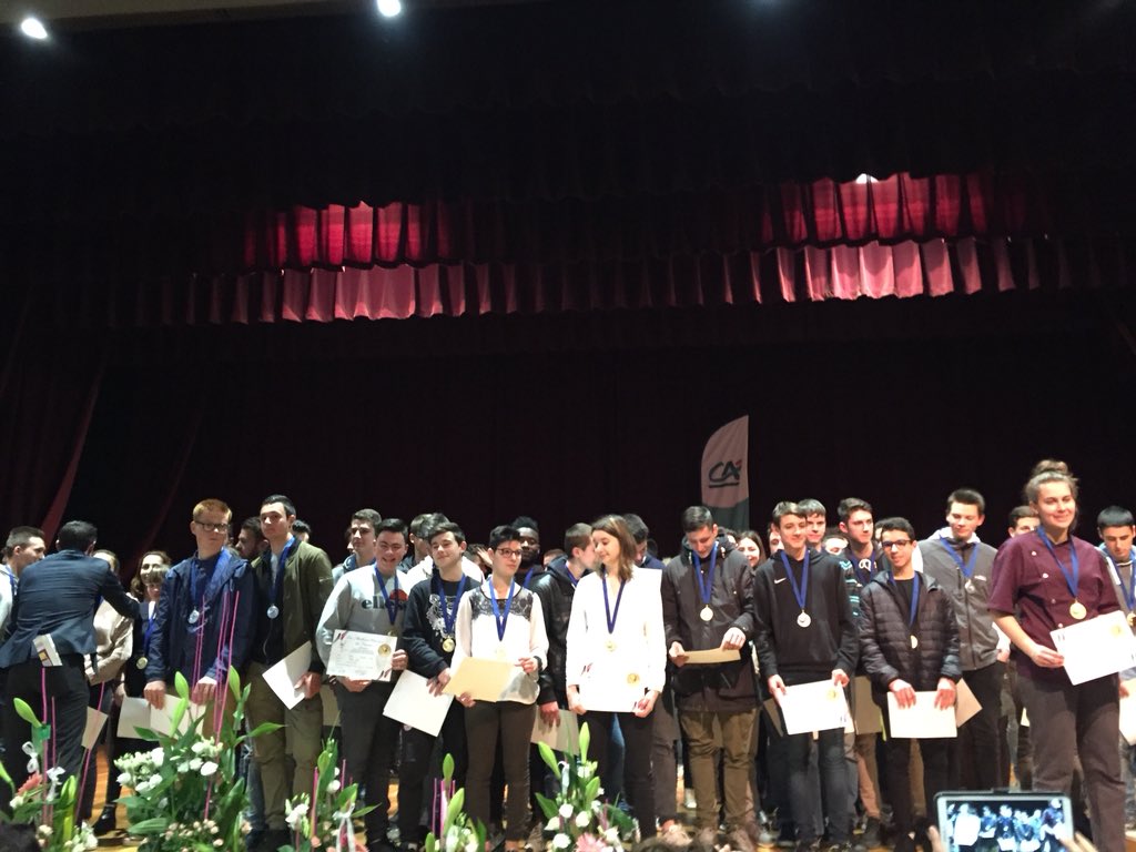 ThierryDUBIN's tweet photo. 21 #medailles au #Concours des meilleurs #apprentis pour le #CFA des @MFRvendee Félicitations aux jeunes, maîtres d’apprentissage, familles et ��quipes @UNMFREO @DepVendee @paysdelaloire @FRMFR_PDL @C_MORANCAIS @pauline_mortier @SandraDeborde @Ngosselin85 @Serge_Rondeau https://t.co/jD1cOUyhbm