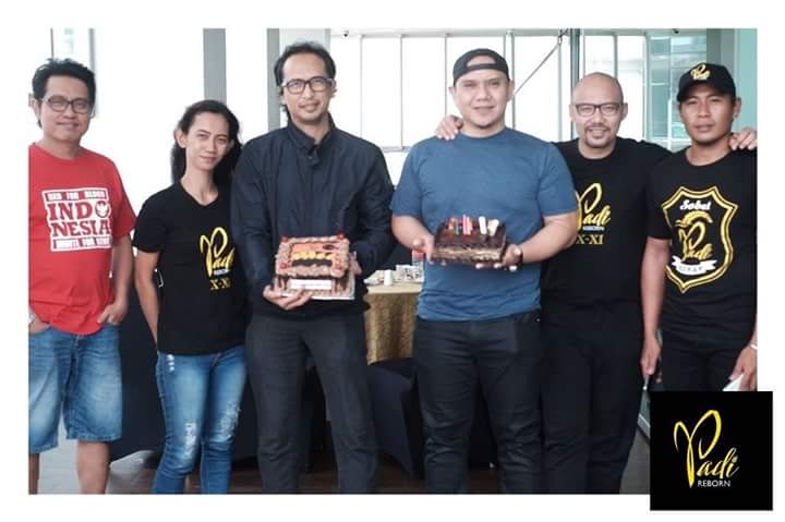 TERIMAKASIH semuanya yang tidak dapat kami sebutkan satu per satu atas dukungan yang tak putus-putusnya bagi kami PADI. Terimakasih juga untuk doa-doa terbaiknya di hari ulang tahun kami yang ke-21 ini  #PADI21stAnniversary

(Foto : CAhyo Ari)