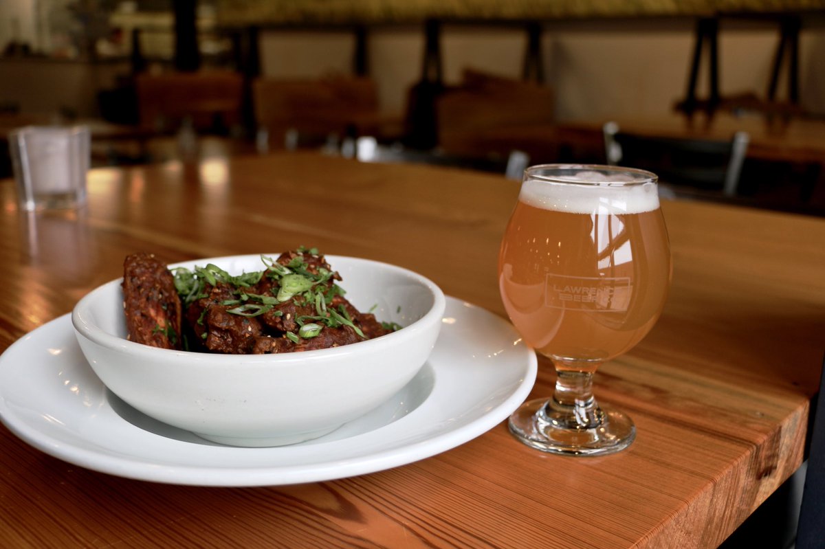 drinklbc's tweet photo. Peach Smoked Chicken Wings with Sweet Potato And Pecan Mole Sauce, along with Pal Pilsner Cheese Soup. Perfect for post Brew to Brew nourishment. #imwithlarry #lunchfeatures https://t.co/hmbZjmiti3