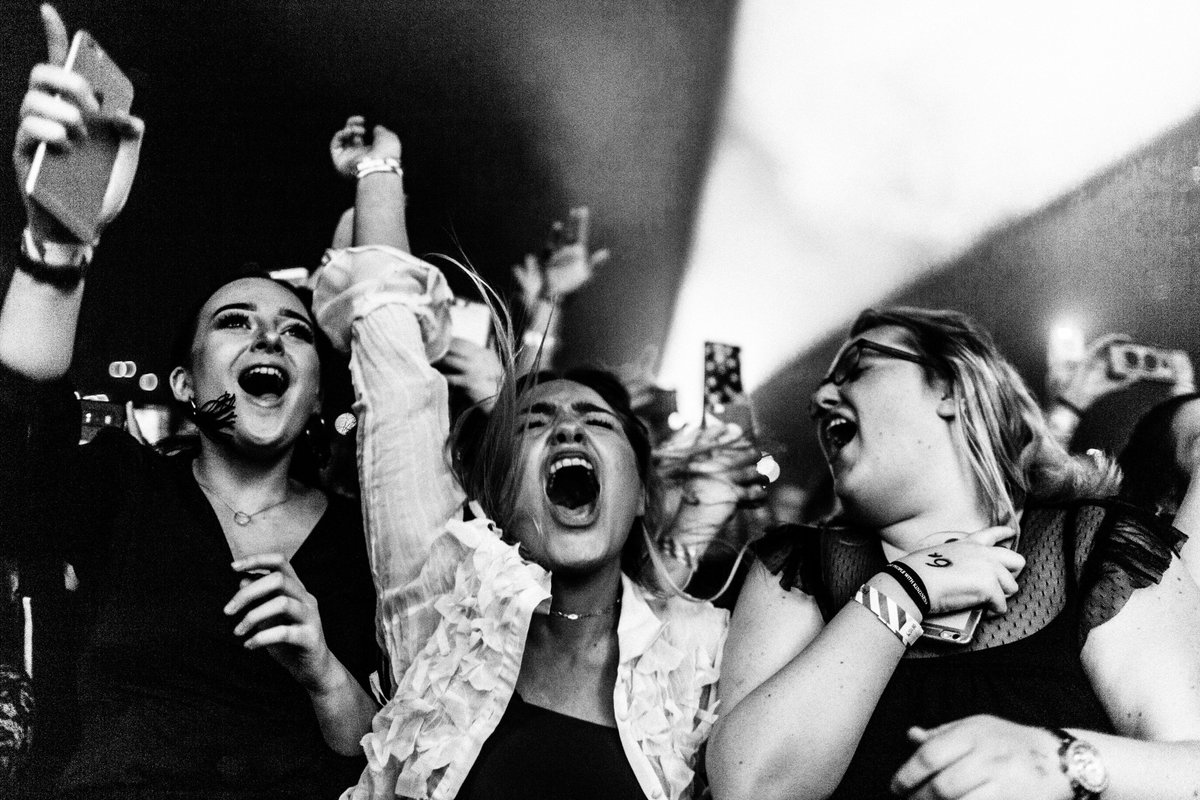 HSHQ's tweet photo. Harry Styles // Live On Tour Night 16 // Birmingham, UK 07.04.18 https://t.co/0zfZz2iNgN