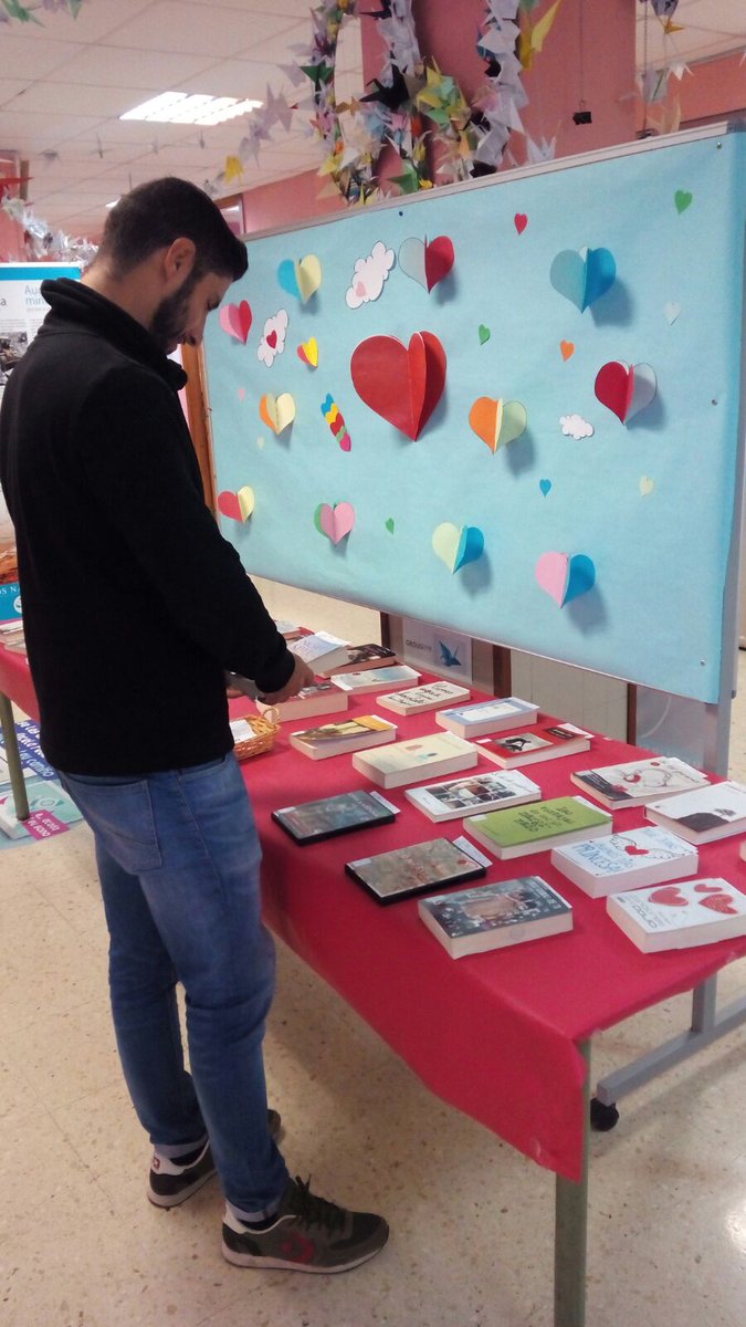 BIBLIO_RM's tweet photo. Se este #San #Valentín no che foi como esperabas... non te amoles!!!. Temos #libros para facer que te sintas #especial. Pasa por @BIBLIO_RM e escolle o teu. https://t.co/7hEWUrZPjM https://t.co/HtHv43U8Za