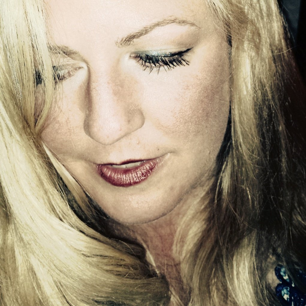 FourPrivetDr's tweet photo. #NewProfilePic #SometimesIWearMakeup #UsuallyNot #YesFiltersUsed https://t.co/aRuX4LVQfs