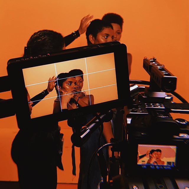 guicndd's tweet image. Chegou a hora da filinha no feed sobre o videoclipe #COLORIDAS onde tive a oportunidade de dividir a direção com a incrível @jooysts e andar alguns passos a frente da nossa amizade. 💕 A música foi feita pela incrível @nayralays_ com parceria de @meia… ift.tt/2uVYzvl