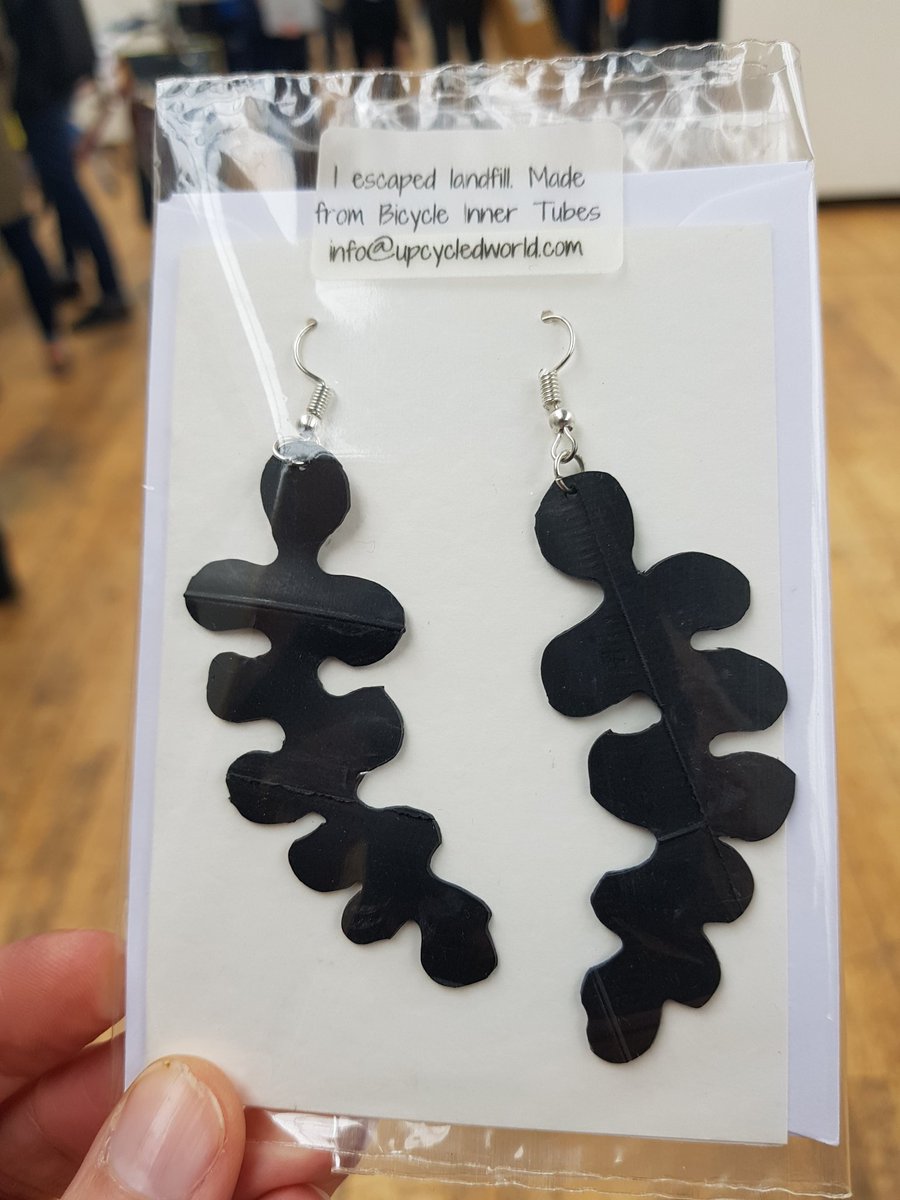 Bikes4Refugees's tweet photo. 1/2 Thanks to the guys at @velowbikeworks #EdinburghCycleFair, great day with Edinburgh Cycle Community- thanks to Kimberly for donating this lovely bike for a refugee & https://t.co/KLmfULC8r6 for lovely earings for our charity fundraising auction 24th June @LifesCycle 🚴🏽♀️ https://t.co/lT8BNVVKx6