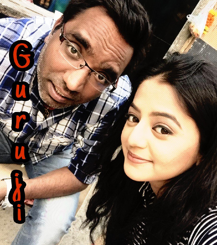 Archana_smile's tweet photo. A teacher plays a pivotal role in one's life...
Same goes with Smiley @OfficialHelly7 β€οΈβ€οΈ
Lalit Mohan sir became her mentor for acting...n that relation is still so beautiful.....
#7YearsOfHelly
#HellyWeek https://t.co/rmwbR7Nh9n
