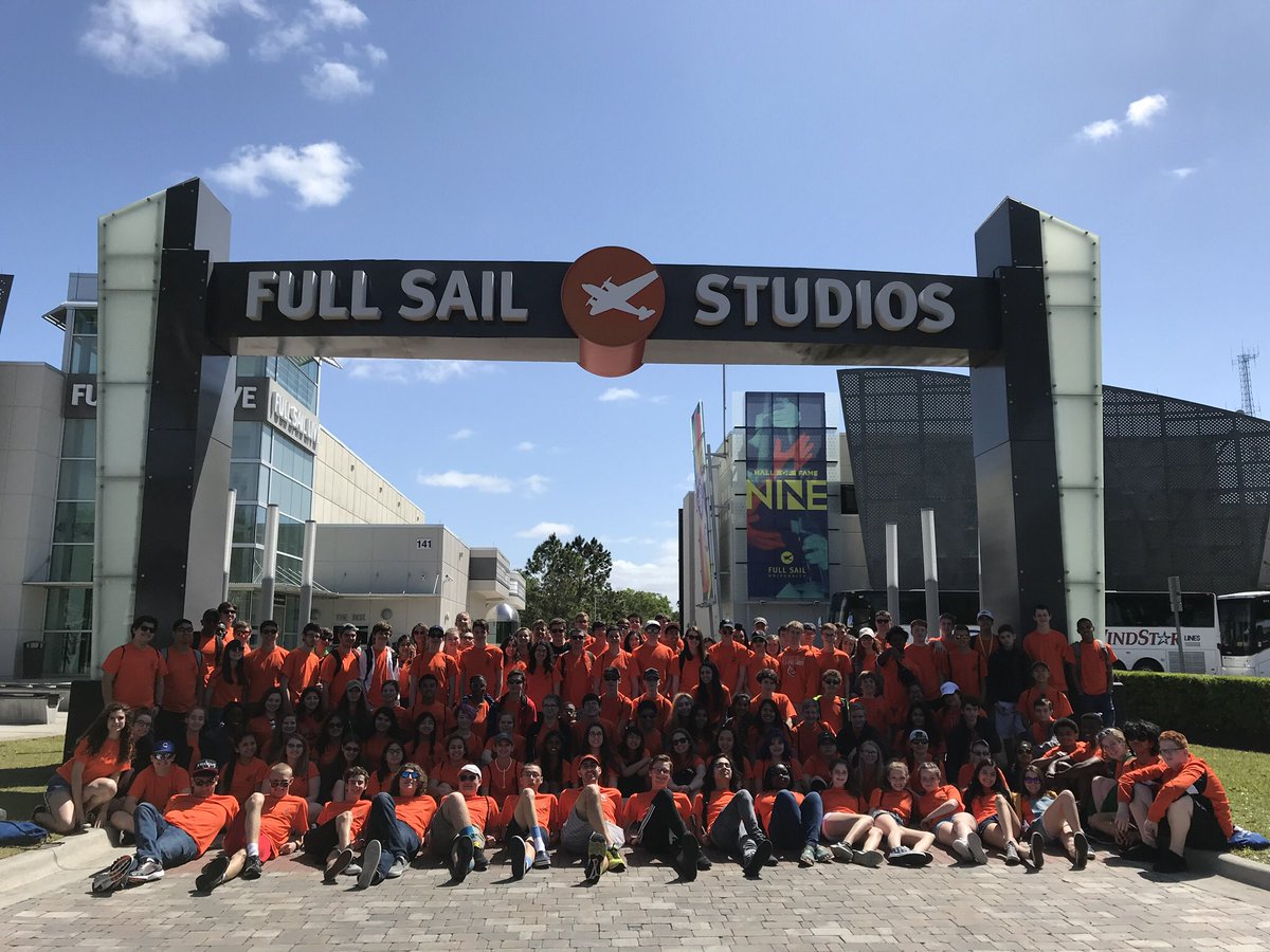 pehschoir's tweet photo. A few pics from the choir &amp; band trip to Disney &amp; Universal Orlando over spring break. If only Illinois had Florida’s 80 degree weather right now. https://t.co/vASuS5Q6Qm