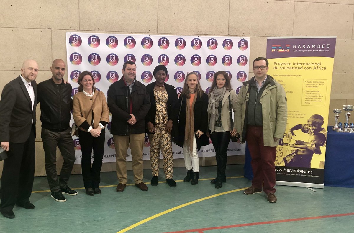 aporqueras's tweet photo. Entrega de premios del torneo de #FutbolSolidario @uflbalandrau en #LHospitalet
Todos los fondos recogidos van destinados a colaborar con #HARAMBEE en el acceso a educación superior de 10 mujeres en Kenya. 
Más de 100 jugadores y 6 horas de fútbol!
#solidaridad #valores #deporte https://t.co/6hvGbPlie7