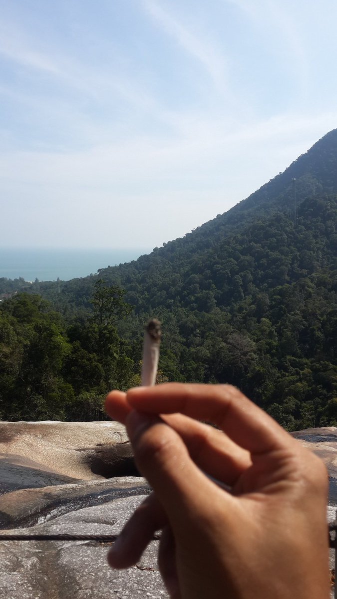 hikayatstonerMY's tweet photo. Do you believe me if i'm told you that sky is limitless? #jointme https://t.co/5LW36BD3XL