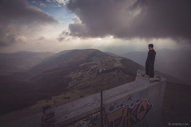 kiell's tweet photo. _______________________
#bulgaria #buzludzha #balkans #sculpture #concrete #buildering #rooftop #roof #roofcult #roofculture #balkan #doyouclimb #doyouboulder #urbanclimbing #sendthiscity #climbeverything #monument #memorial #wanderlust #modernwanderers… https://t.co/WYLX3XQjsv https://t.co/YVbWP41yU5