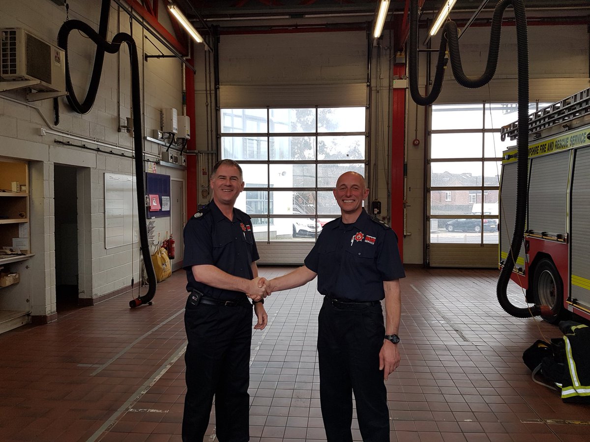 My absolute pleasure to wish WM Foster all the best for the future on his last ever shift with GW54.Thank you for your service on behalf of @Hants_fire @StMarys54 @TonyDeacon_GM54 #retirement #newfutures #bigbootstofill