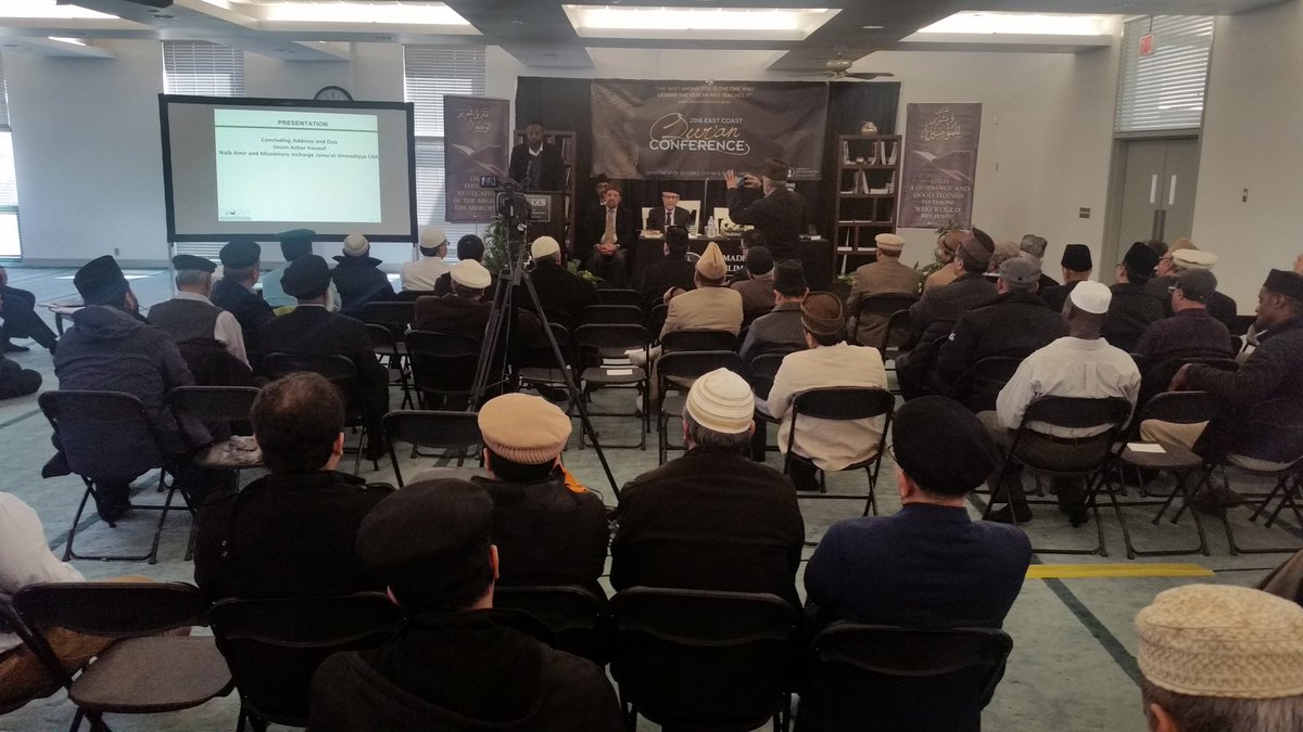 AnsarullahUSA's tweet photo. Respected Imam Azhar Haneef @ImamAMCUSA, NaibAmirUSA delivers concluding address and shares his wisdom on blessings of reading #Quran at #QuranConference in #BaiturRehman. #ECQC https://t.co/vqUaRz2Jhb