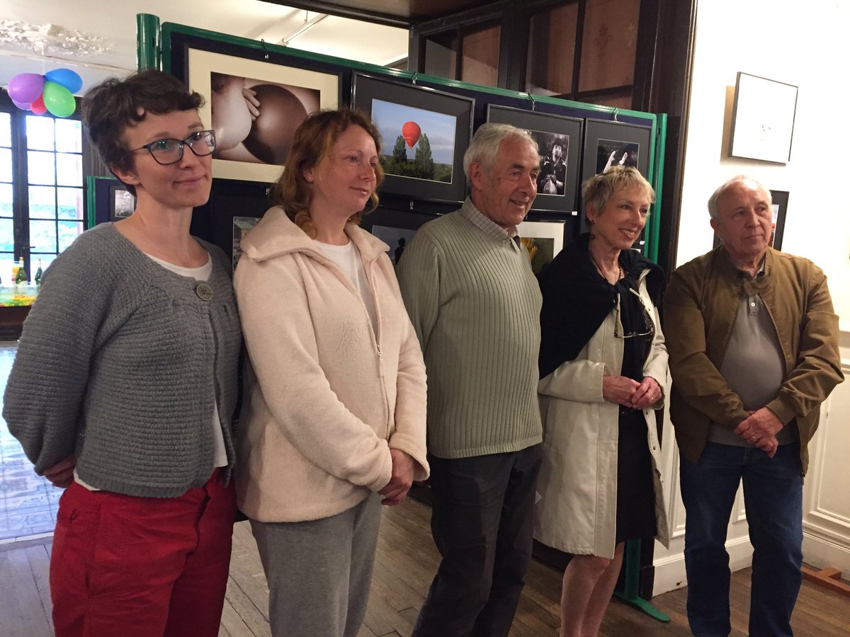 cbberaud's tweet photo. Bravo au #photoclubd'Arpajon et au comité départemental photographique pour cette belle exposition photo sur le thème des ballons. La peinture, le dessin, la sculpture, aujourd'hui la photo mise à l'honneur à la salle d'explosion #Francval #Arpajon https://t.co/BVXA6tOz6n