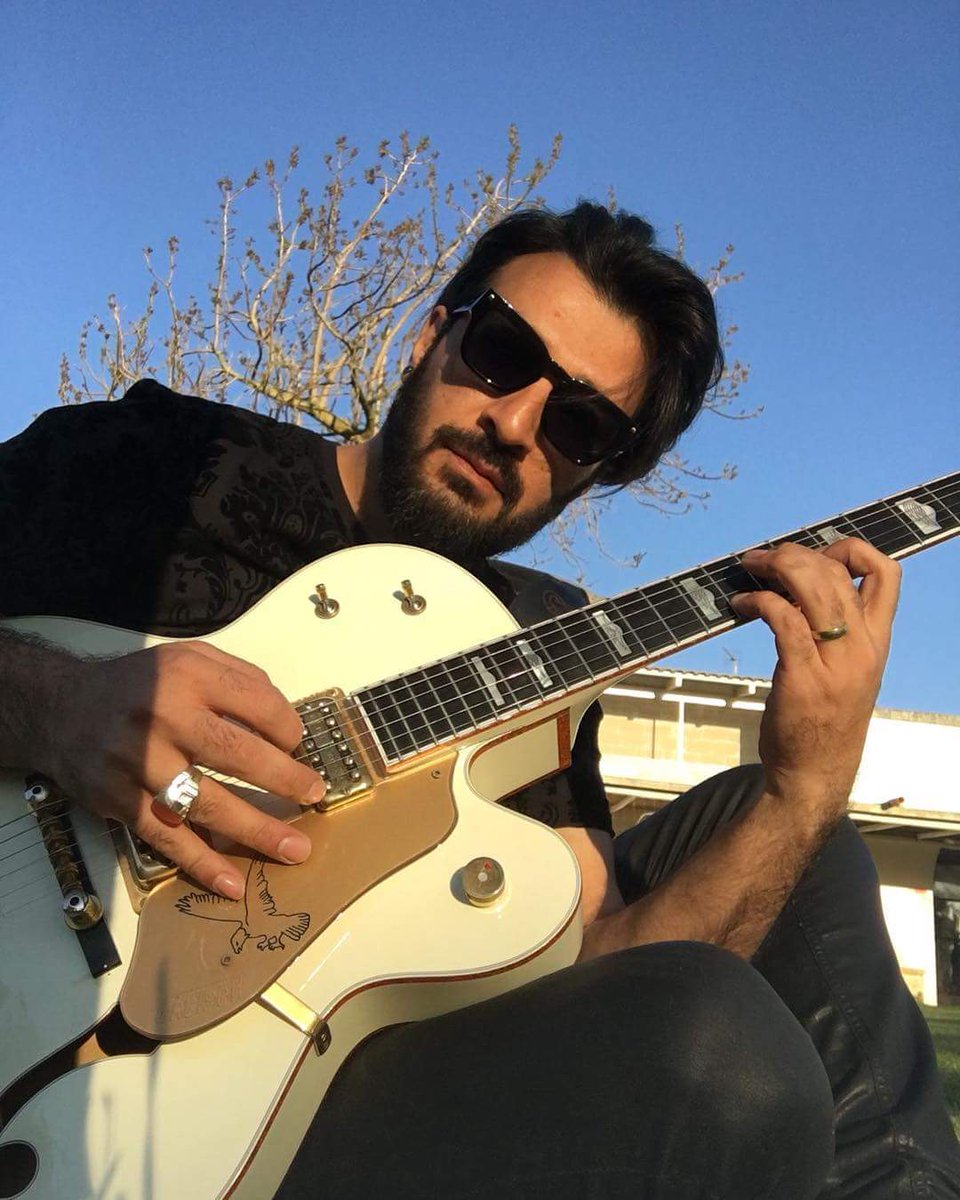 QPCNC_Negramaro's tweet photo. Aspettando tour stadi con Mr Lele
È lui che ha rubato il sole....😎🎶🎵🎼☀️
@Negramaro 
#amorechetorni #negramaro #quelpostochenonce #aspettando_tour_stadi2018 https://t.co/4p7qFC2nJm