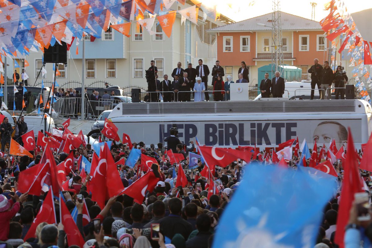 Akparti's tweet photo. Genel Başkanımız ve Cumhurbaşkanımız Recep Tayyip Erdoğan, Van’da halka hitap etti. https://t.co/H2MJWWPts8