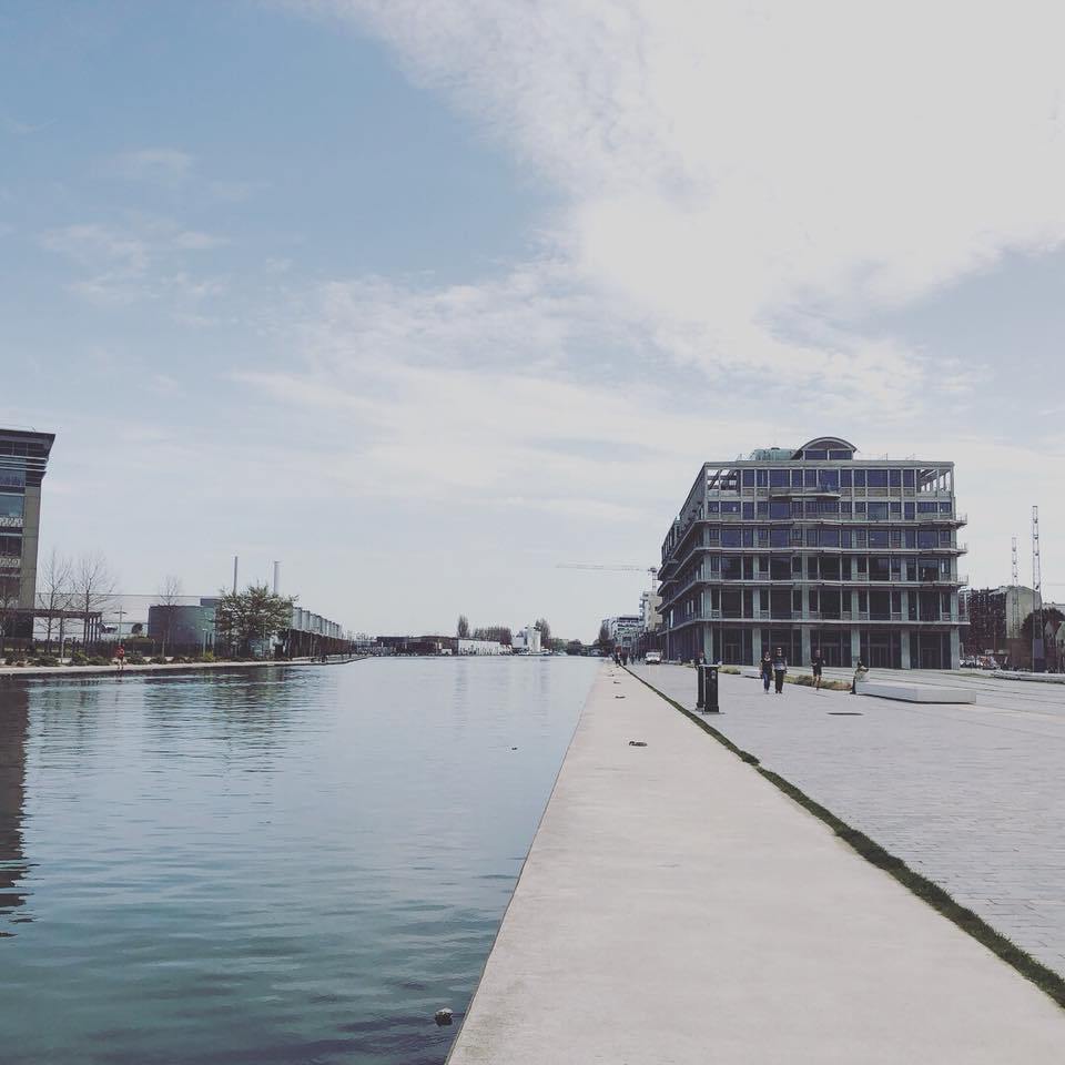BartGlo's tweet photo. Il Canal Saint Martin da Nord a Sud. https://t.co/PtEvNLHIVc https://t.co/mcru00S5sf