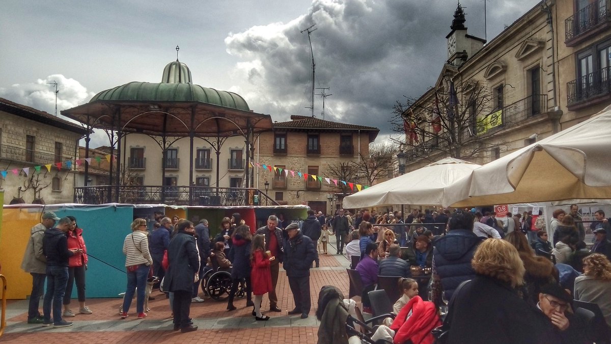ArantxaFValderr's tweet photo. Hoy hemos estado disfrutando un domingo diferente en Miranda de Ebro con "Distrito Domingo": exposición, gymkhana, pintxos..... tan cerquita y tan inexplorada..... https://t.co/qnBNL1ITxL