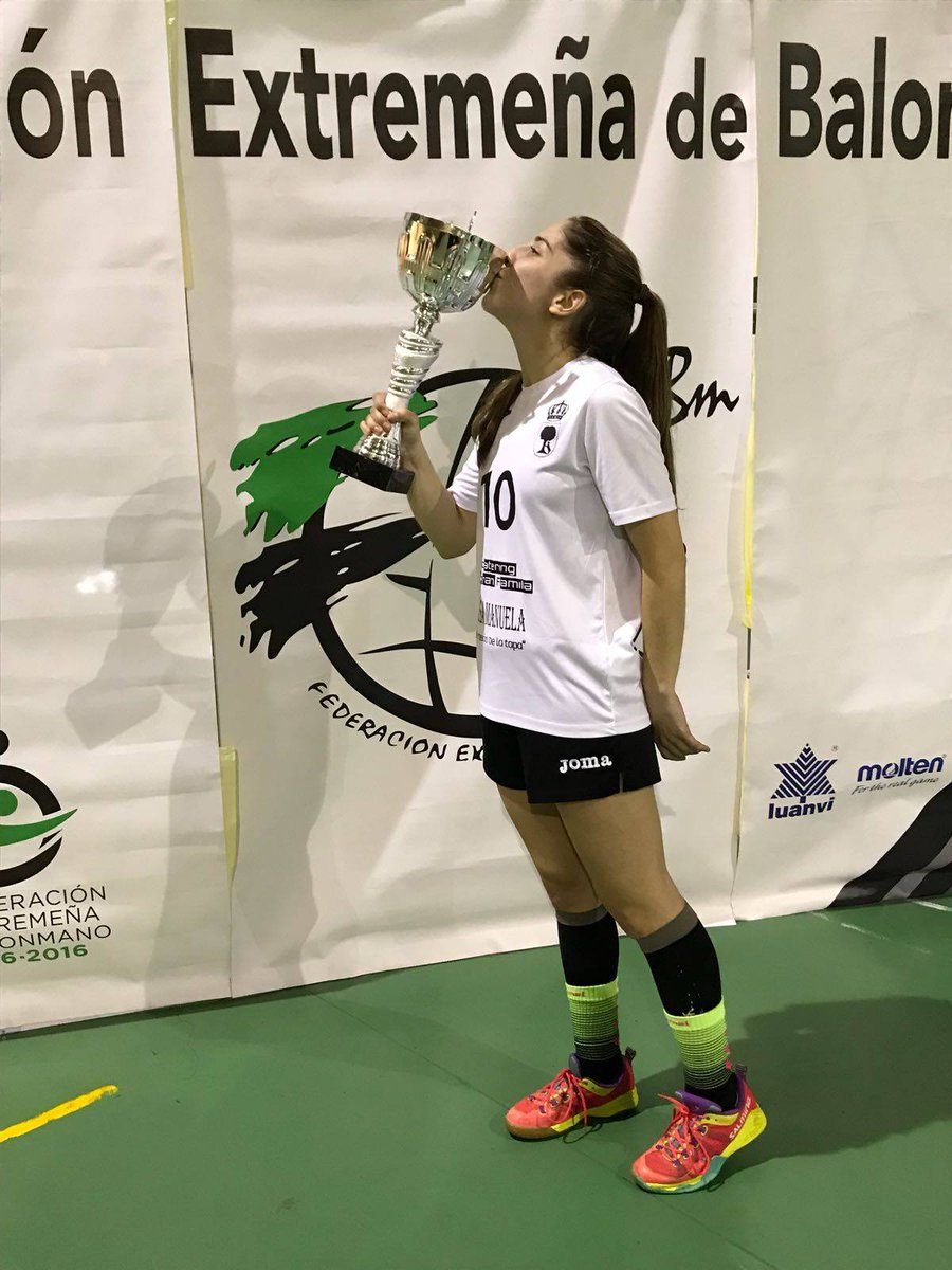 ValonmanoConV's tweet photo. 📣 El @bm_aceuchal se ha proclamado este fin de semana Campeón Sénior femenino de #Extremadura tras vencer al @BMPaideu ❗ https://t.co/OMoMm85ef6