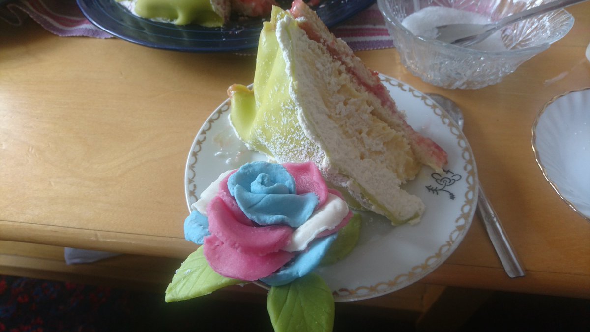 ChronoHellFire's tweet photo. Had some marzipan cake for my early birthday party (my birthday is tomorrow on the 9th). I made a trans pride marzipan rose for the cake too. ~ π
(Retweets are appriciated. ~ π)
#CookingWithChrono #Food #Cake #TransPride https://t.co/2dEVS7xOq4