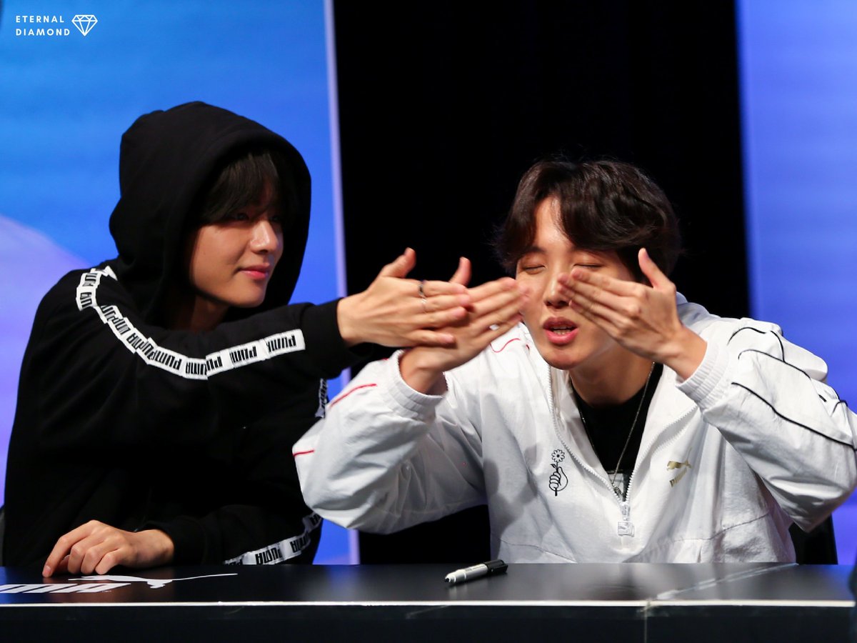 btsxpics's tweet photo. https://t.co/7TxSPl8wGN