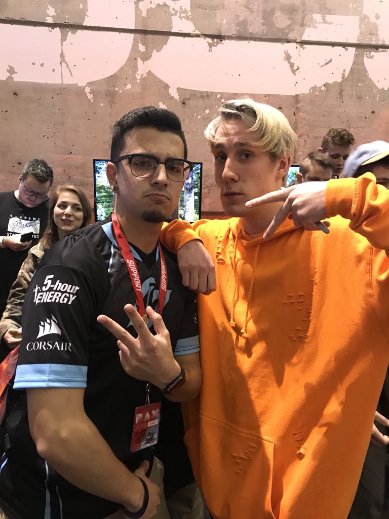 ArkeyeYT's tweet photo. Yung Zuckles and Lil Arkeye 🔥#mixtape2018 coming soon @ZucklesOfficial #nicehairdontcare https://t.co/9QrqAsTet3