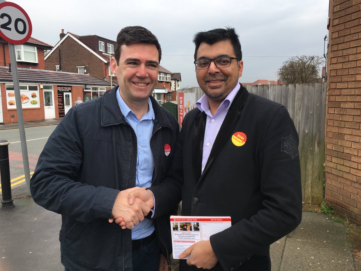 yourukpharmacy's tweet photo. I'm conversation with @AndyBurnhamGM on how online pharmacy can save the NHS money and time 
@PharmacyHour @PharmacyBiz @Afzal4Gorton @TalatFarooqAwan https://t.co/2Q8yhvySNw