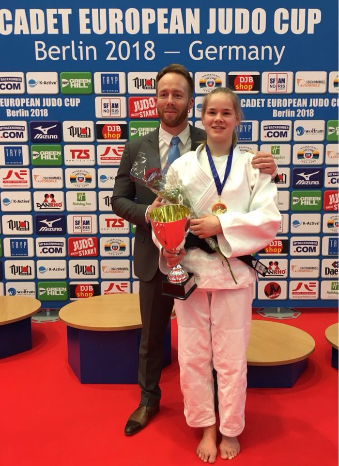 lrjcbs's tweet photo. Hard werken wordt beloond!Marin wint CEJC Berlijn dank Bas Meerveld #Ippontime.nl #debesteonlinejudoshop https://t.co/3beUdB6ihz