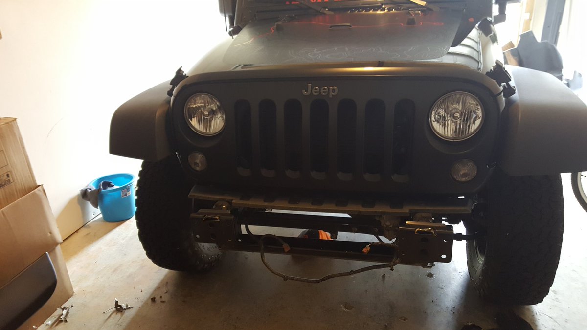 Legendary1941's tweet photo. New bumper and winch going on today! #SundayFunday #legendary1941 #jeepfamily #L1941 #stubbybumper #smittybilt @smittybiltusa https://t.co/f8QI9by81C