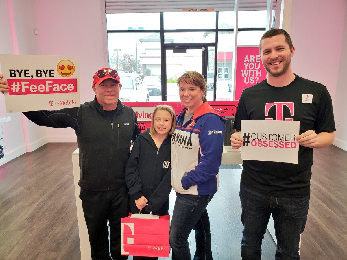 Amandazettek1's tweet photo. Stack on stack of promo’s these amazing customers got to advantage of on Sunday Funday! iPhone bogo, line on us, tablet on us and all the fun stuff that goes with it! #CustomerObsessed 
#sellingtherightway 
#AreYouWithUs https://t.co/obV9OsEjKP
