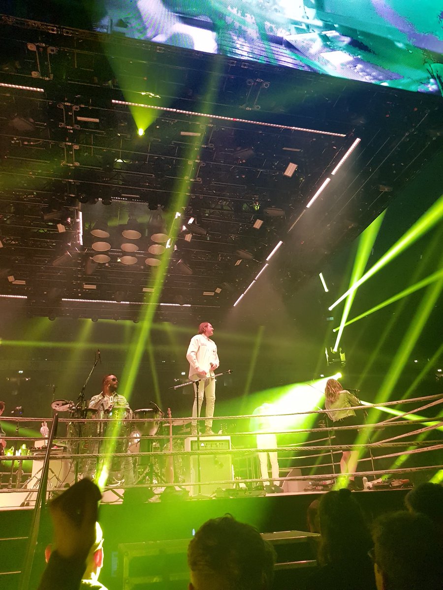 A137HEA's tweet photo. Amazing night seeing Arcade Fire.....stood feet away from Win taking in the support act...Gutted the pic is out of focus! #tooshytosayhello https://t.co/m5ZVbTNwtk