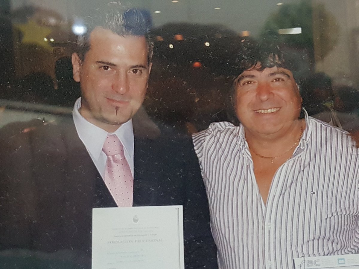 Leandrosampayo's tweet photo. Feliz cumpleaños compañero y amigo @RamonMuerzaSEC. Un orgullo formar parte del #equipoderamon https://t.co/hw3kVty99u